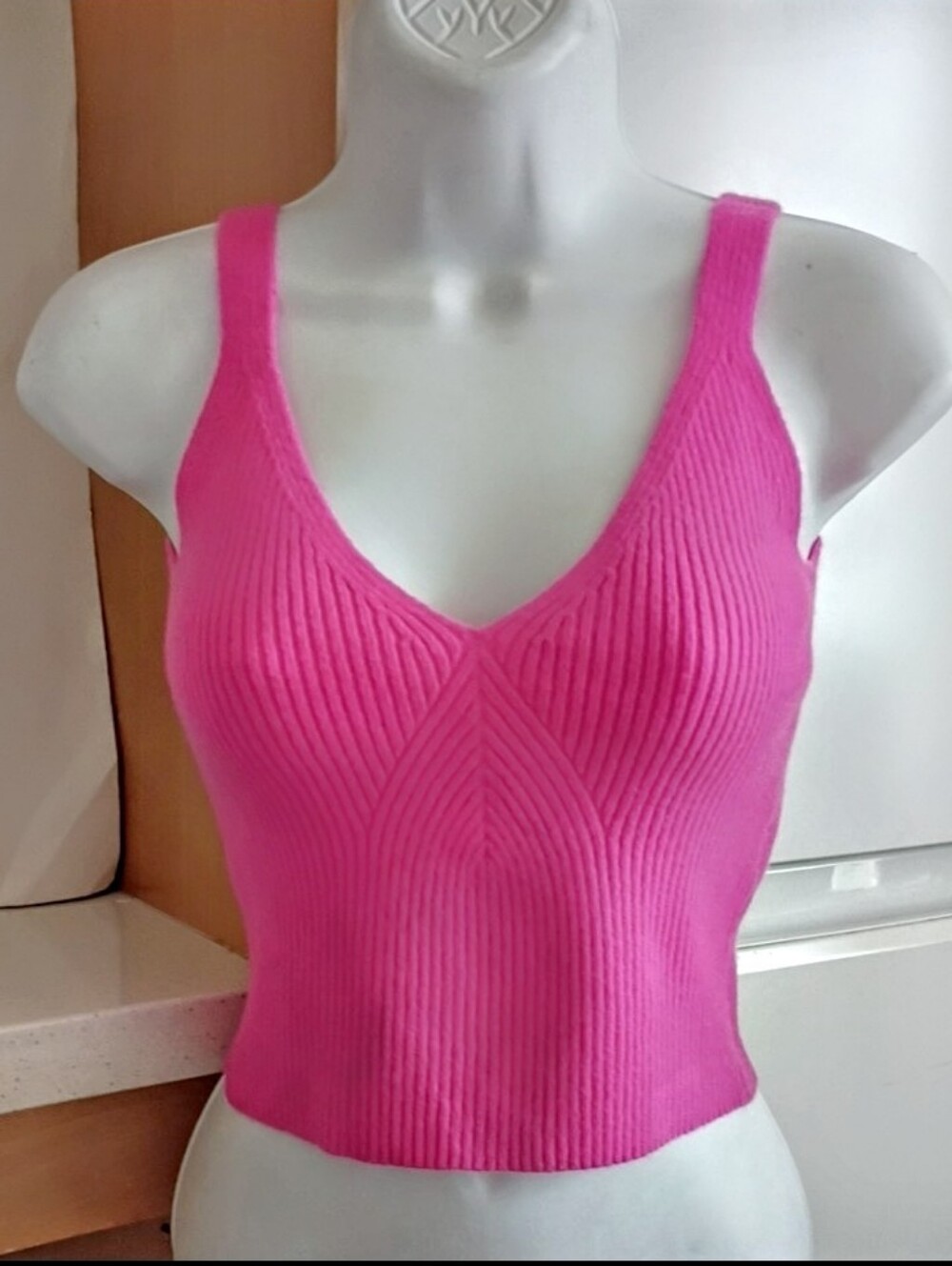 Cashmere 89% Rib Knit Cropped Tank Top sz Sj.